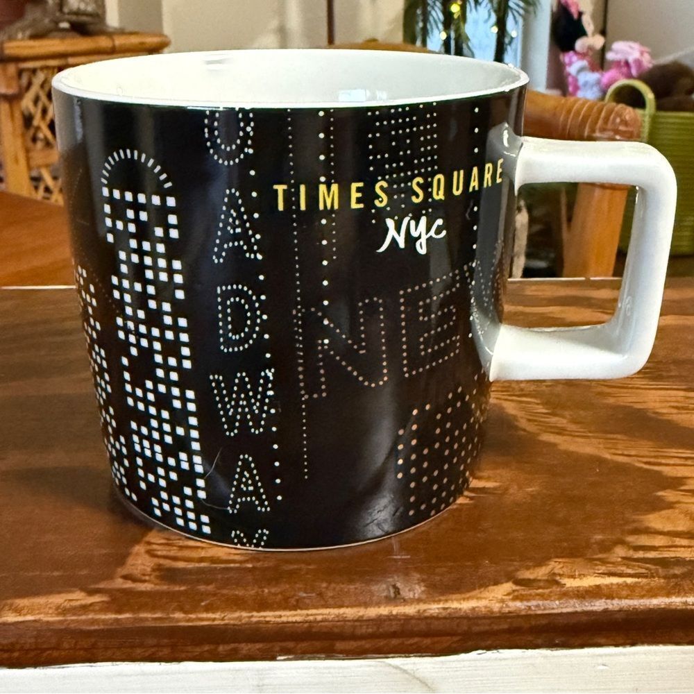 Starbucks 2014 NYC New York City Coffee Mug Times Square Taxi Black Gold 14oz